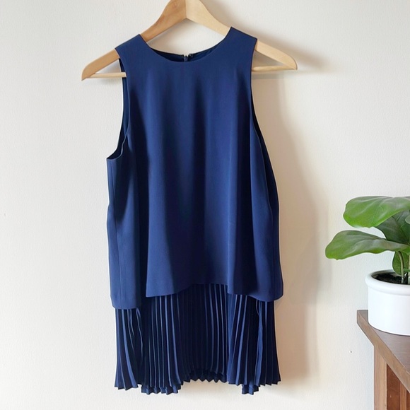 Theory Anastaza Winslow Crepe pleated tiered top in Sea Blue size small $295 - Picture 3 of 13